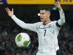Ronaldo ‘thi triển võ thuật’ nhận thẻ đỏ trực tiếp ở vòng loại World Cup