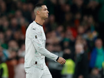 Ronaldo bị ‘gửi về nhà’ sau thẻ đỏ trực tiếp đầu tiên ở tuyển Bồ Đào Nha