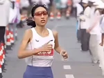 Nữ y tá thắng giải marathon rồi gửi lời xin lỗi đến bệnh viện