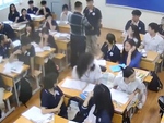 Thầy giáo có màn kịch chúc mừng sinh nhật khiến học trò hết hồn