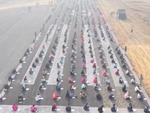 8.000 thí sinh ngồi kín đường băng để thi tuyển dân phòng