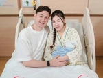Thủ môn Đặng Văn Lâm đón con đầu lòng