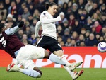 Nunez hỏng ăn đáng tiếc, fan Liverpool lại trách Szoboszlai