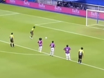 Cầu thủ niệm thần chú khi sút penalty