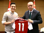 Cựu tuyển thủ Đức Mesut Ozil làm chính trị gia ở Thổ Nhĩ Kỳ