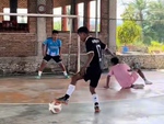 Thanh niên rê bóng đỉnh cao nhưng lại làm người xem thất vọng