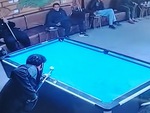 Tình huống bida lỗ độc lạ có 1-0-2