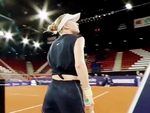Harriet Dart 'toát mồ hôi' vì phát ngôn về… mùi cơ thể đối thủ