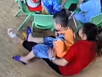 Cô giáo ngã dập mông khi bế học trò ngồi chung ghế