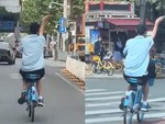 Nam sinh vẫy tay thay đèn xi nhan cực ngầu
