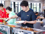 Tuyển thủ bóng bàn Trung Quốc huấn luyện như... quân sự