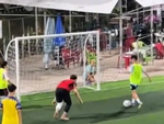 Biến bàn thắng thành cơ hội vì làm màu lốp bóng