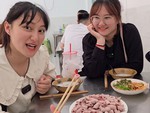 'Theo chân' YouTuber Việt sang Trung Quốc truy tìm lòng se điếu