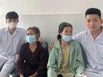 Câu chuyện chị gái U80 đưa em đi viện gây xúc động cộng đồng mạng