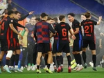 Espanyol tưới nước ngăn Barca mừng vô địch La Liga