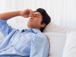 Nên hay không đóng kín cửa khi bật điều hòa?