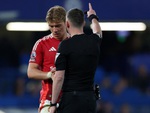 Trận Man Utd thua Chelsea bị gián đoạn vì lý do ngộ nghĩnh