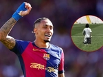 Raphinha quỳ gối đi hết sân khi Barca vô địch La Liga