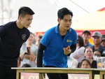 Nguyễn Quang Hải nhễ nhại mồ hôi, san sẻ yêu thương cùng ‘Mái ấm gia đình Việt’
