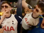 Mikey Moore Tottenham bị ‘đuổi khéo’ khỏi tiệc mừng Europa League vì chưa đủ tuổi