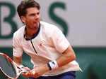 Tay vợt triệu đô Cameron Norrie từng bị cằn nhằn vì lấy dây giày thắt lưng