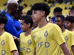 Cristiano Ronaldo khoe con trai lần đầu lên tuyển U15 Bồ Đào Nha