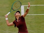 Emma Raducanu ‘phá luật’ tại Queen's Club nhưng trọng tài làm ngơ