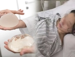 Sống sót nhờ túi nâng ngực... đỡ