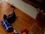 'Khối nghỉ hè' đấm vỡ màn hình tivi vì mạng lag
