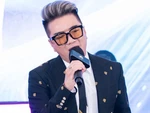 Đàm Vĩnh Hưng có lo sợ các bản hit 'kiếm cơm' bị người khác mua sạch?