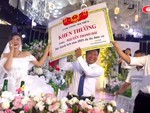 Con cháu làm giấy khen tặng 'thanh niên 49 tuổi' lấy được vợ