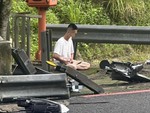 Tài xế ngồi thiền sau vụ tai nạn giao thông