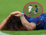 Fan hài hước khi mái tóc Cucurella là ‘cần câu’ thẻ đỏ của Chelsea