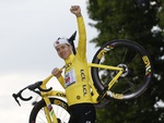 Fan sốc khi Áo vàng Tour de France Tadej Pogacar úp mở chuyện ‘hưu non’