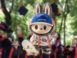 Cô gái bỏ nhà đi vì ba mẹ lo săn Labubu thay vì dự lễ tốt nghiệp của mình