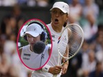 Swiatek gây cười với chiếc micro ‘siêu to khổng lồ’ tại Wimbledon