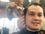 Nam ca sĩ Việt từng nổi đình đám giờ gội đầu mưu sinh ở Mỹ