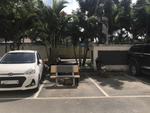 Ảnh vui 16-8: Bê ghế đá 'xí' chỗ đỗ xe miễn phí của chung cư