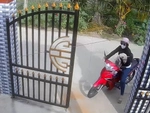 Cô chủ vui sướng khi tìm được chó cưng thất lạc hai ngày