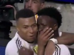 Mbappe bịt miệng Vinicius để tránh rắc rối với CĐV Oviedo