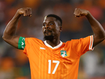 Sao cũ Ngoại hạng Anh Serge Aurier bị cấm thi đấu vì... viêm gan B