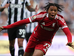 Cầu thủ 16 tuổi giúp Liverpool hạ Newcastle ở phút 90+10