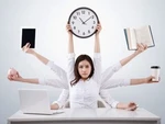 Công ty tung 'bảng vàng tăng ca' đến 23h, dân mạng hỏi: 'Khen hay tố cáo?'