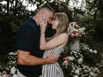 Taylor Swift đính hôn với cầu thủ cao gần 2m, mạng xã hội toàn cầu như 'nổ tung'
