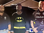 Batman đời thực tóm gọn kẻ trộm trong 'phút mốt'