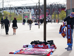 Khăn 'nửa này nửa kia' bị cấm trong trận West Ham gặp Tottenham