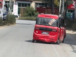 Ô tô chạy kiểu lê lết trên đường