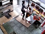 'Cô hồn' trộm vịt quay trong ngày rằm tháng 7