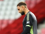 Fan 'cà khịa' khi thủ môn Donnarumma đấm bóng vào… lưới nhà