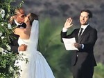 Tobey Maguire làm chủ hôn cho đám cưới của vợ cũ